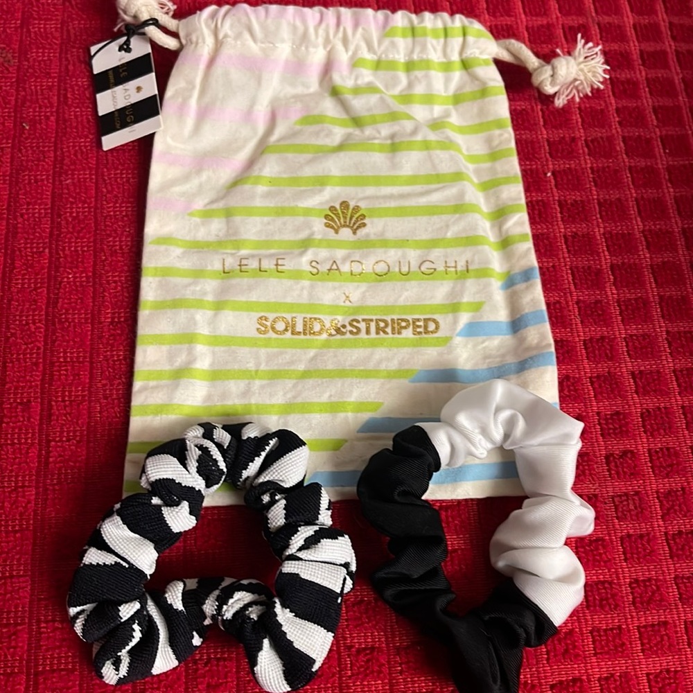 SOLID & STRIPED SET OF 2 SCRUNCHIES